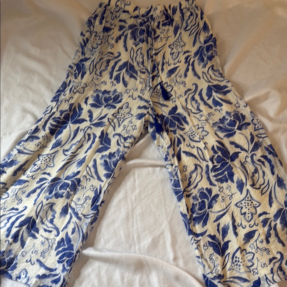 Vince Camuto Blue and white Floral Pants floral
